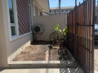 Casa adosada en alquiler de 2 habitaciones en Bang Lamung, Chonburi