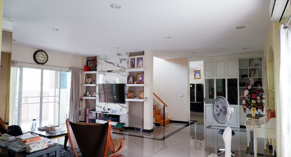 For sale 3 bedrooms house in Saphan Sung, Bangkok