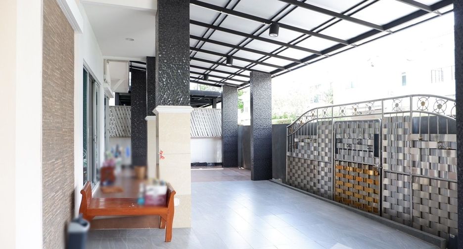 For sale 3 bedrooms house in Saphan Sung, Bangkok