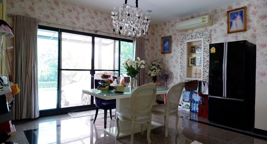 For sale 3 bedrooms house in Saphan Sung, Bangkok