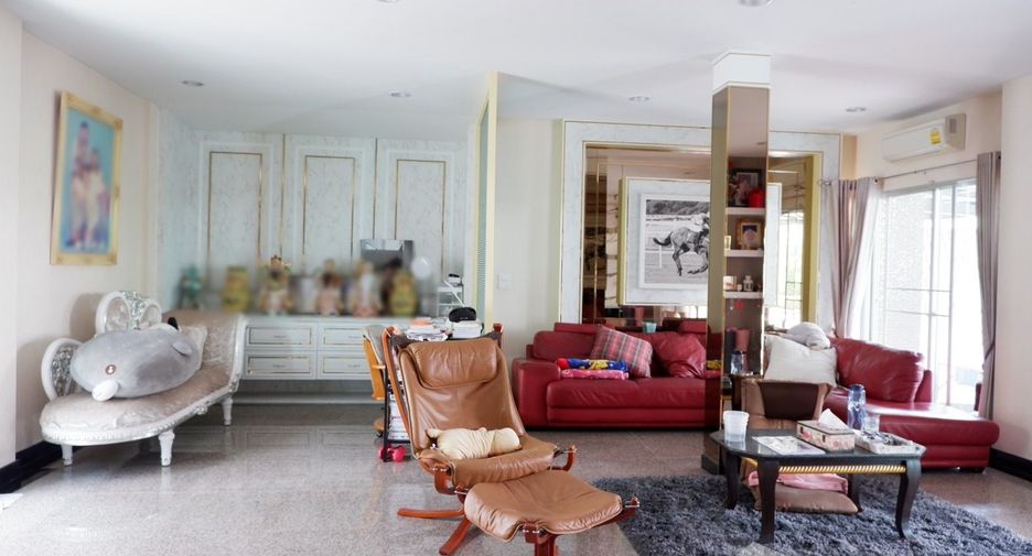 For sale 3 bedrooms house in Saphan Sung, Bangkok