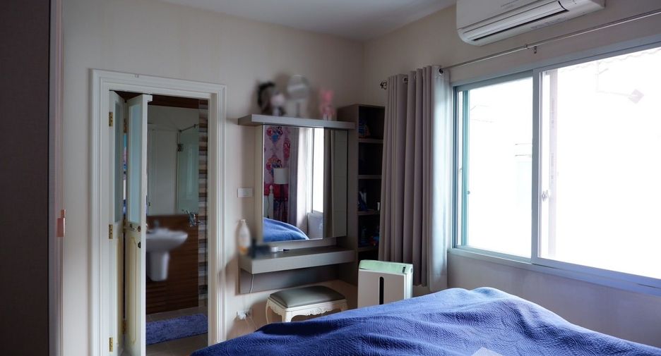 For sale 3 bedrooms house in Saphan Sung, Bangkok