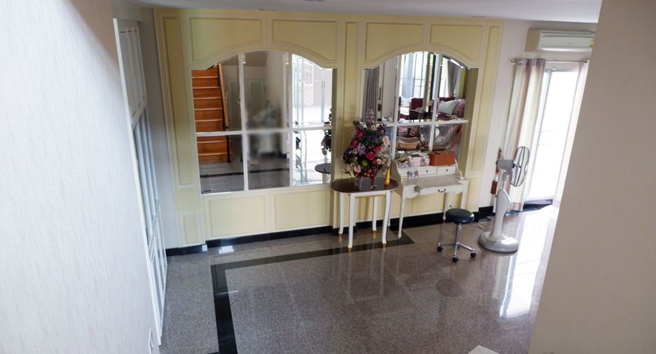 For sale 3 bedrooms house in Saphan Sung, Bangkok