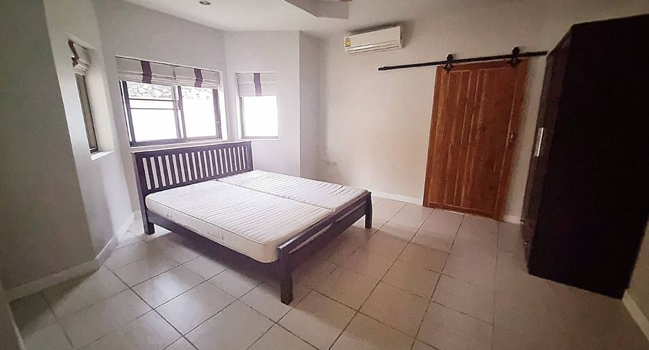 For rent 3 bedrooms villa in Bang Lamung, Chonburi