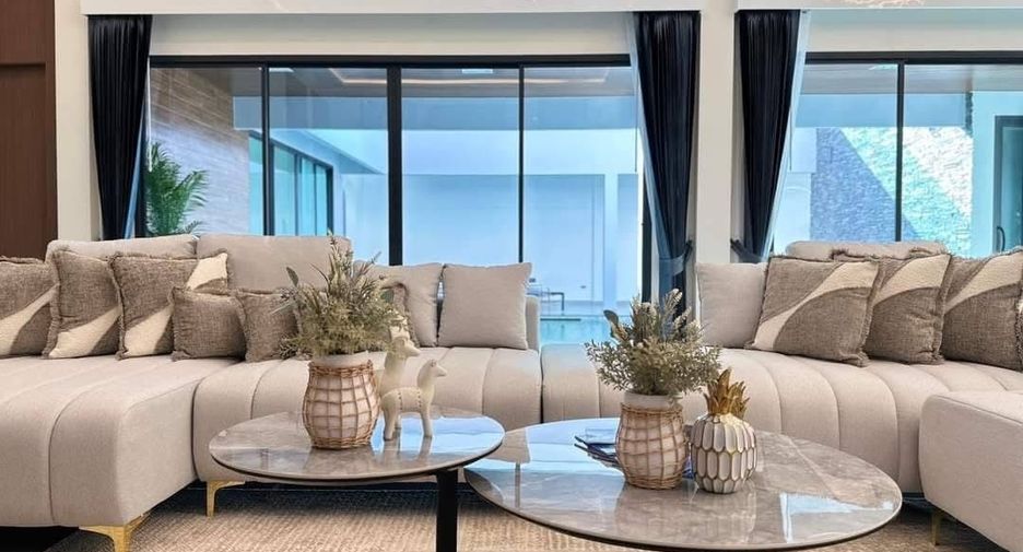For sale and for rent 4 bedrooms villa in Bang Lamung, Chonburi
