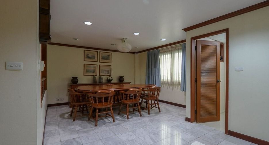 Casa adosada en venta de 3 habitaciones en Phra Khanong, Bangkok