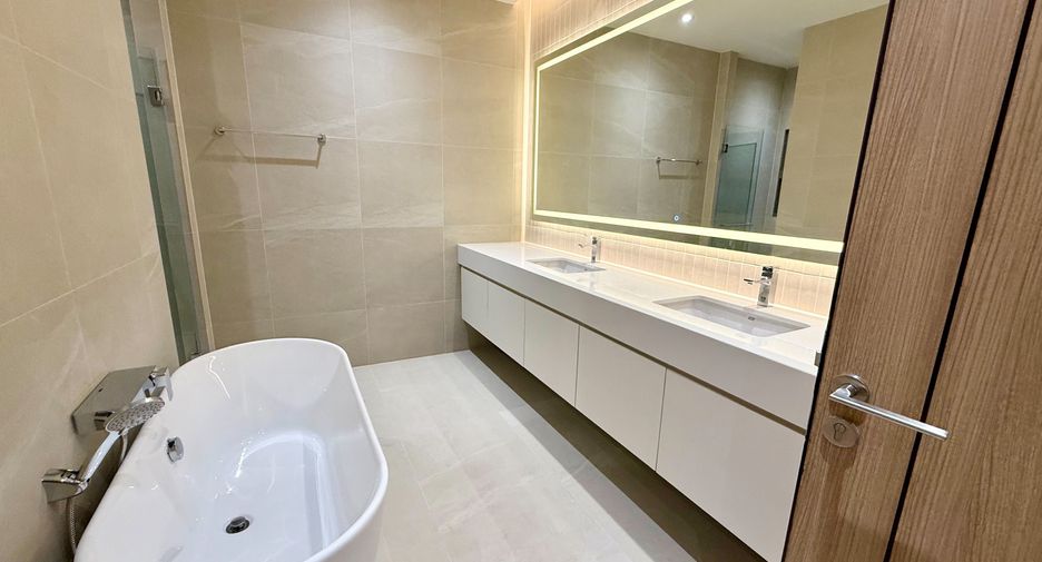 For rent 4 bedrooms house in Bang Lamung, Chonburi