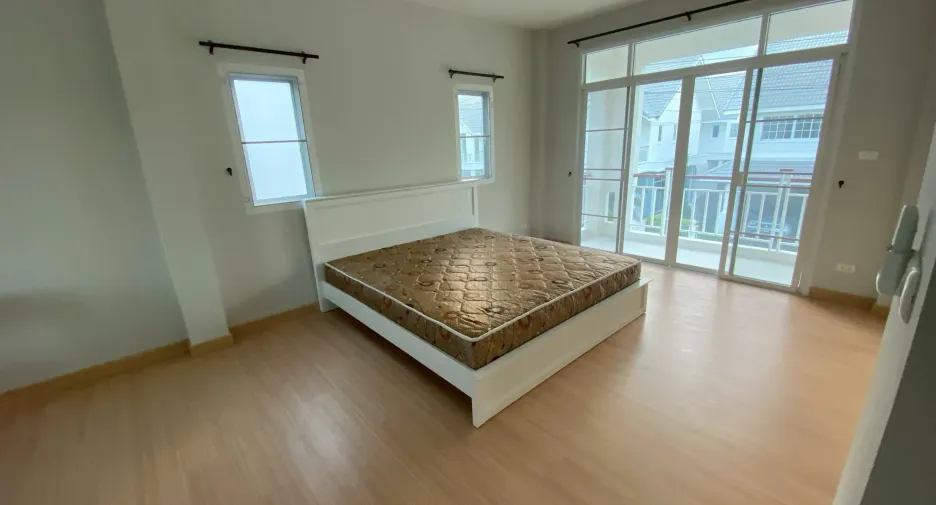 For rent 3 bedrooms house in San Kamphaeng, Chiang Mai