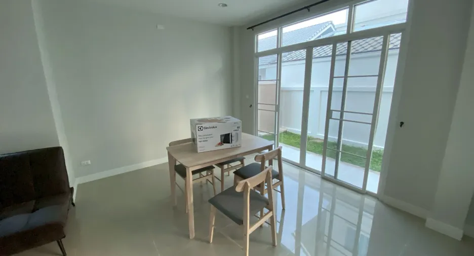 For rent 3 bedrooms house in San Kamphaeng, Chiang Mai