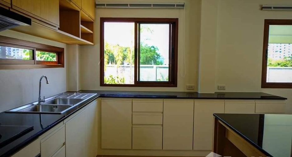 For sale 4 bedrooms house in San Sai, Chiang Mai