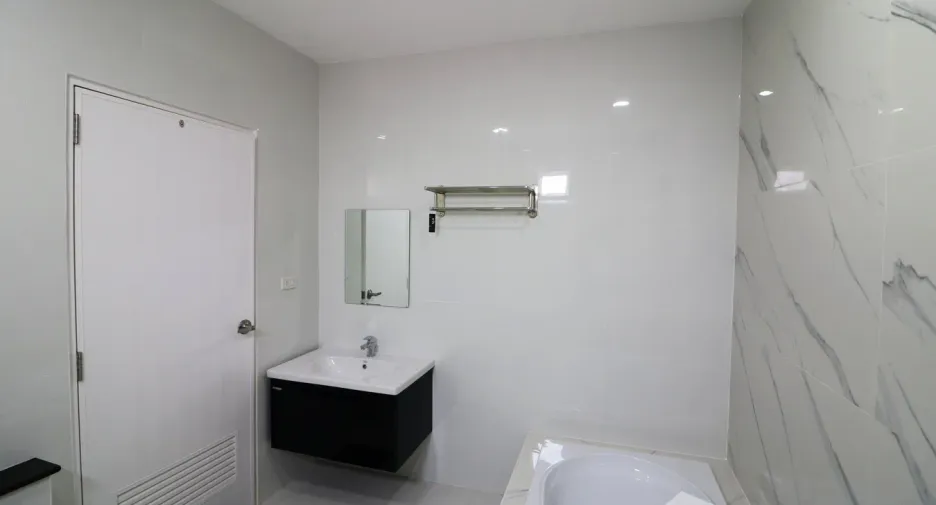 For sale 4 bedrooms house in Chum Phae, Khon Kaen