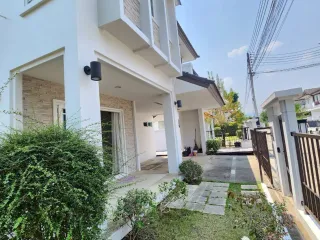 Haus zur Miete mit 4 Zimmer in Mueang Chiang Mai, Chiang Mai