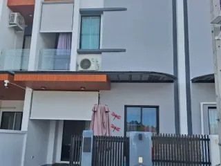 Casa adosada en alquiler de 3 habitaciones en Mueang Phuket, Phuket