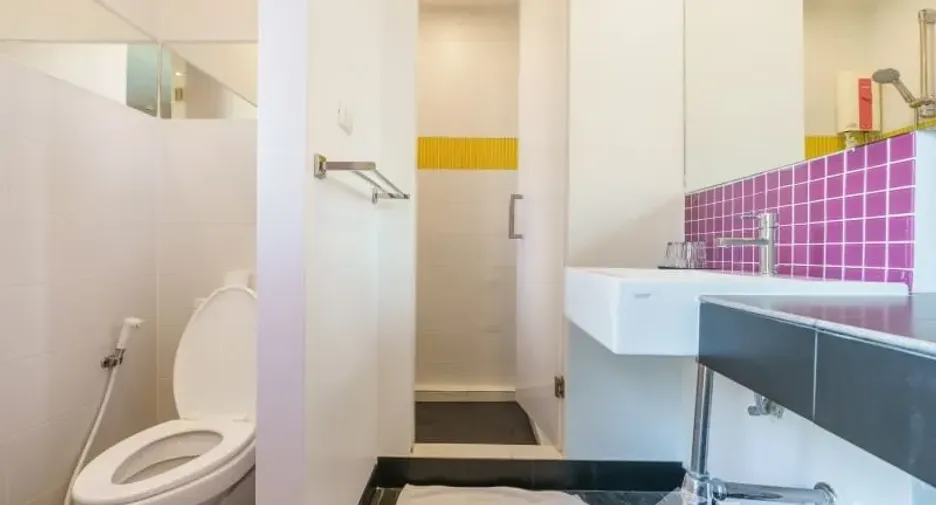 For sale 16 bedrooms hotel in Khlong Toei, Bangkok