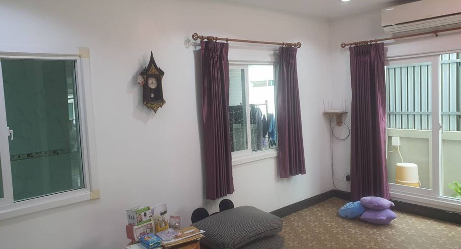 For sale 3 bedrooms house in Ban Pho, Chachoengsao