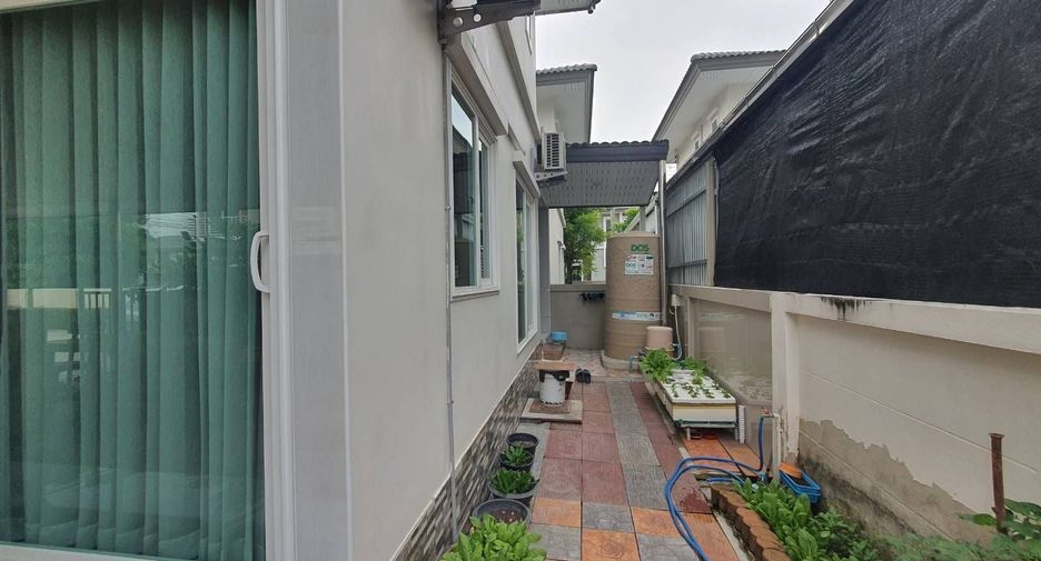 For sale 3 bedrooms house in Ban Pho, Chachoengsao