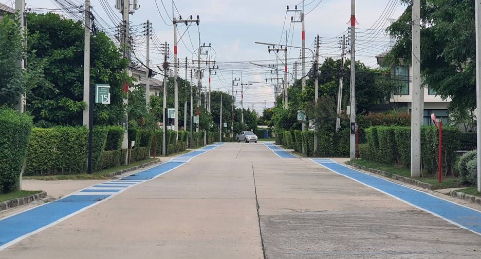 For sale 3 bedrooms house in Ban Pho, Chachoengsao