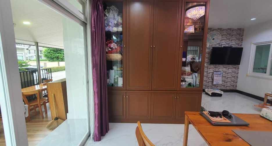 For sale 3 bedrooms house in Ban Pho, Chachoengsao