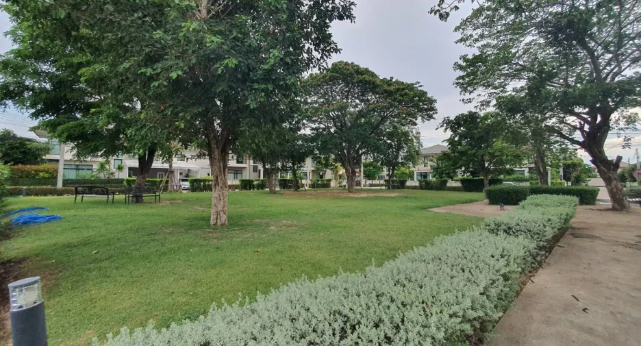 For sale 3 bedrooms house in Ban Pho, Chachoengsao