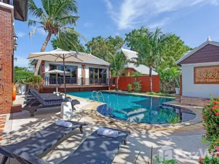 À vendre et à louer 5 chambres villa à Bang Lamung, Chonburi