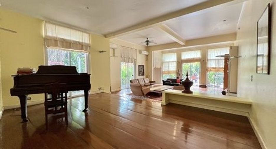 For sale 5 bedrooms house in Lak Si, Bangkok
