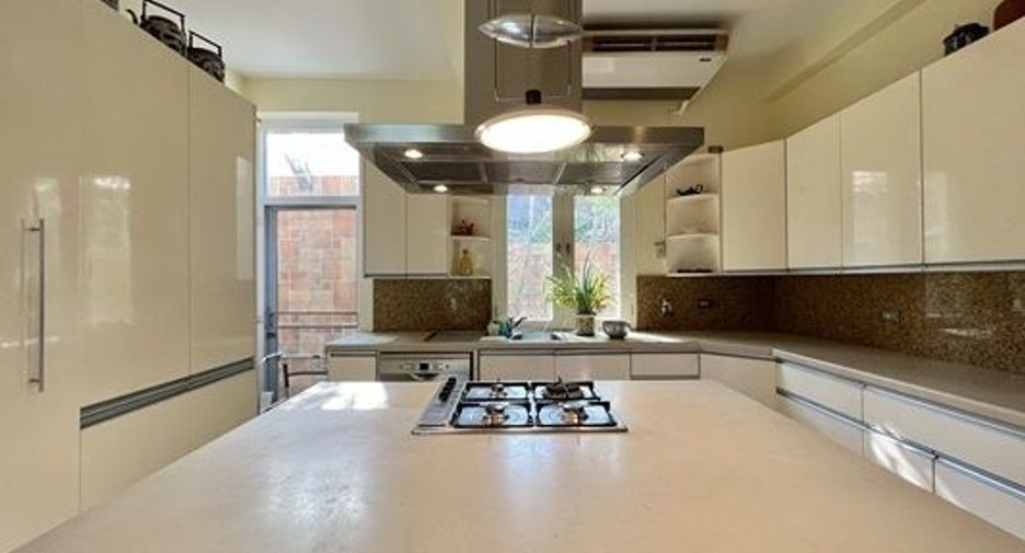 For sale 5 bedrooms house in Lak Si, Bangkok