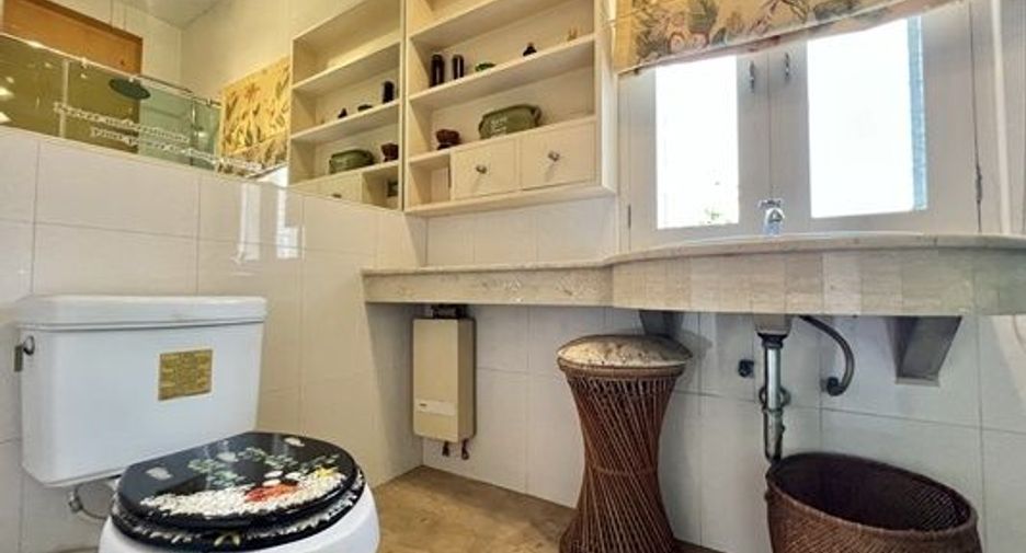 For sale 5 bedrooms house in Lak Si, Bangkok