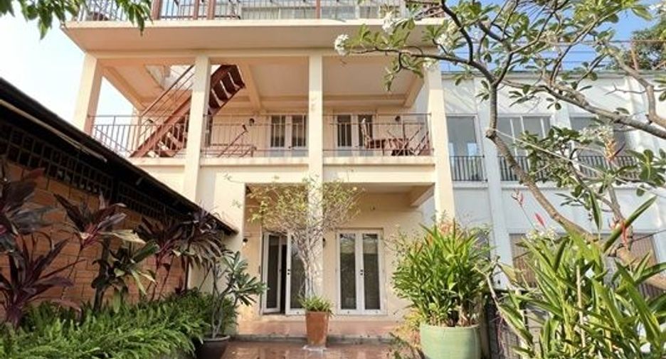 For sale 5 bedrooms house in Lak Si, Bangkok