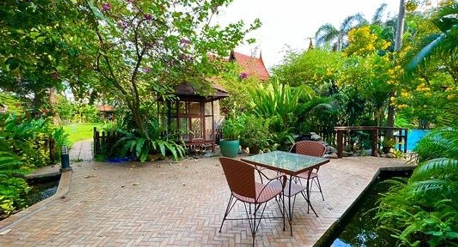 For sale 5 bedrooms house in Lak Si, Bangkok