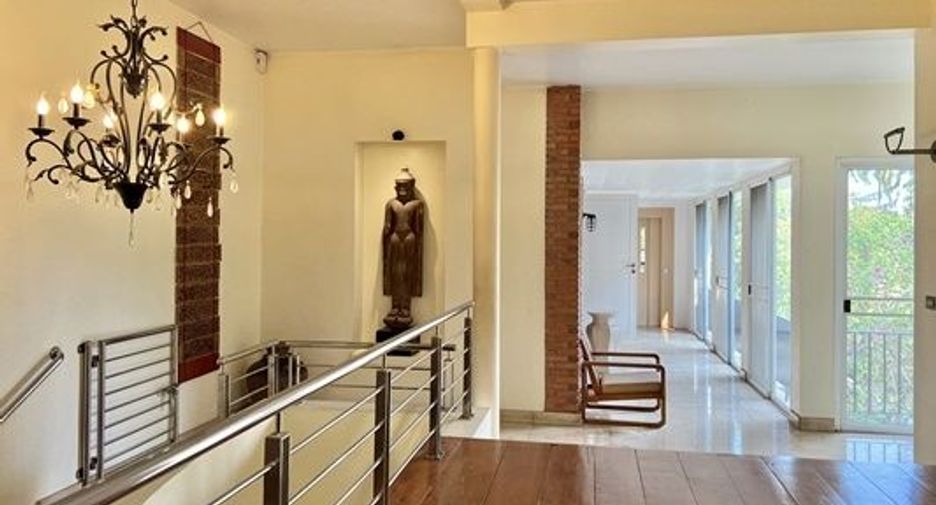 For sale 5 bedrooms house in Lak Si, Bangkok