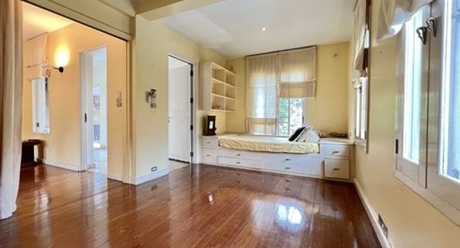For sale 5 bedrooms house in Lak Si, Bangkok