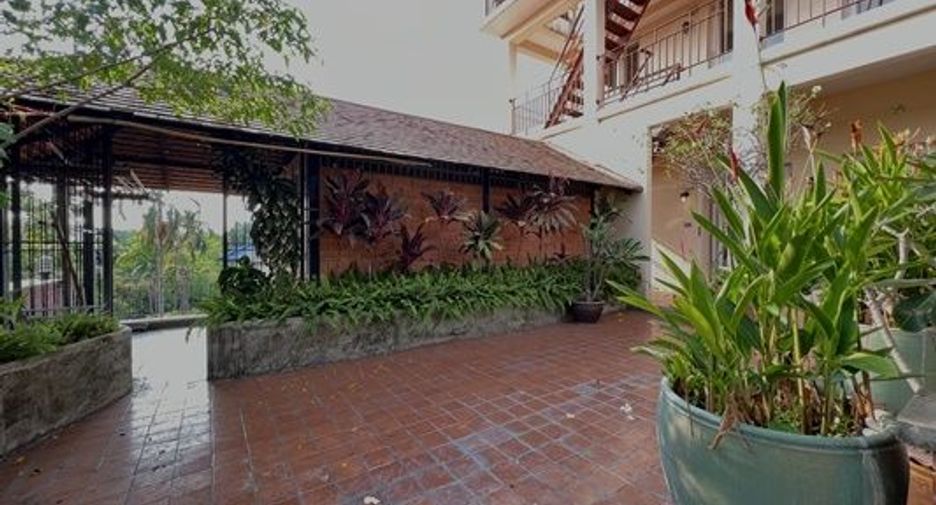 For sale 5 bedrooms house in Lak Si, Bangkok