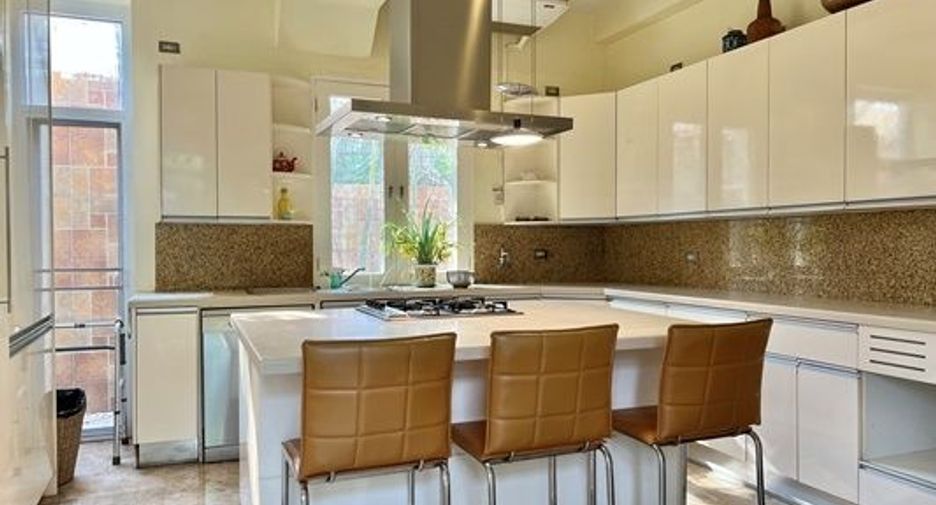 For sale 5 bedrooms house in Lak Si, Bangkok