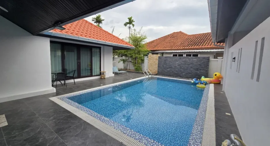 À vendre et à louer 3 chambres maison à Sattahip, Chonburi