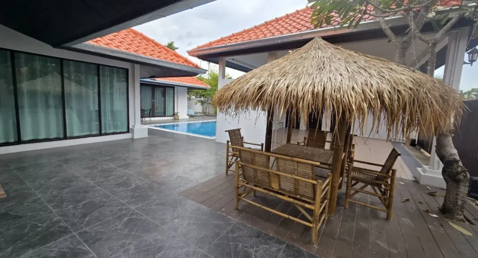 À vendre et à louer 3 chambres maison à Sattahip, Chonburi
