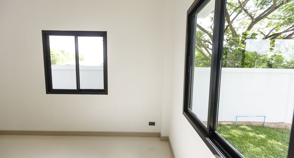 For sale 3 bedrooms house in San Kamphaeng, Chiang Mai