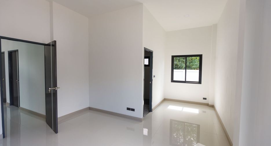For sale 3 bedrooms house in San Kamphaeng, Chiang Mai
