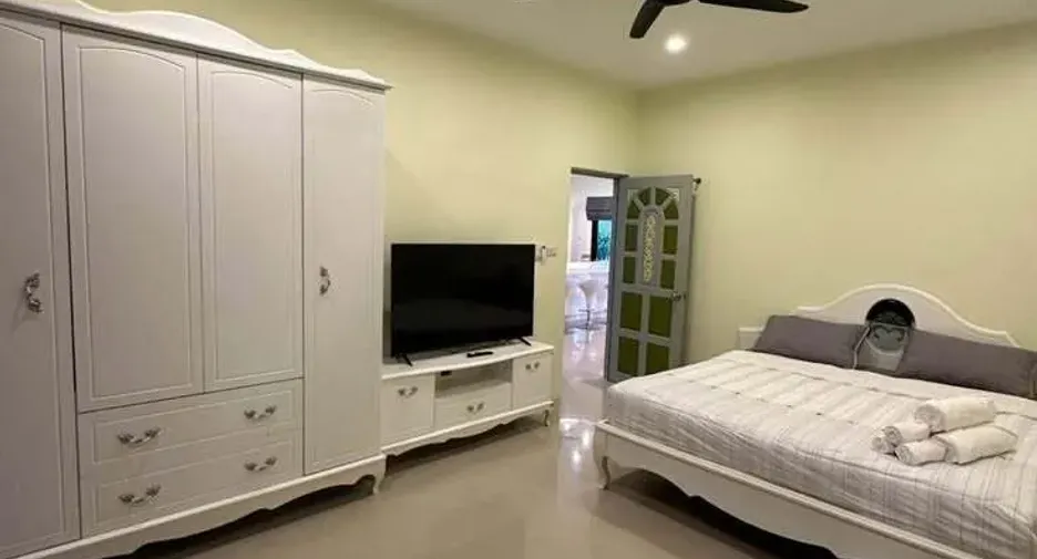 For sale 3 bedrooms villa in Mueang Phuket, Phuket