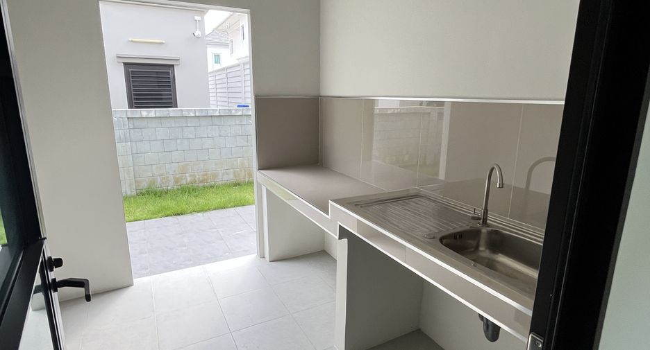 For sale 4 bedrooms house in Thawi Watthana, Bangkok