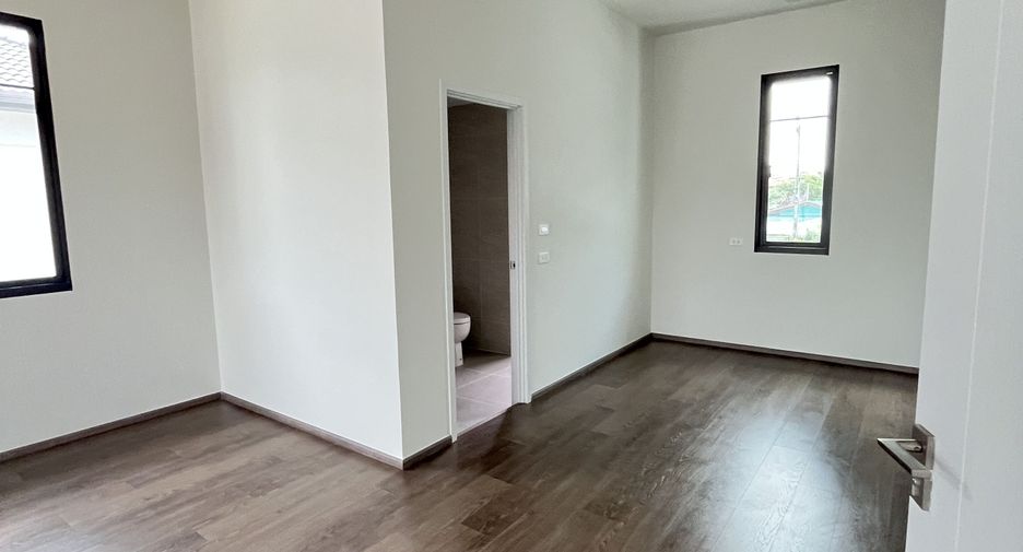 For sale 4 bedrooms house in Thawi Watthana, Bangkok