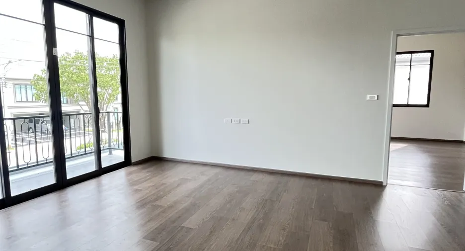 For sale 4 bedrooms house in Thawi Watthana, Bangkok