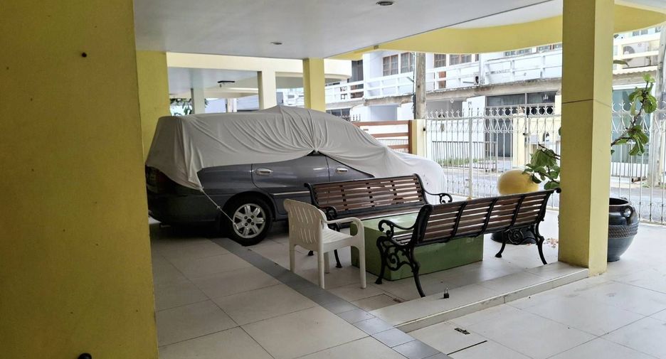 For sale 4 bedrooms house in Cha Am, Phetchaburi