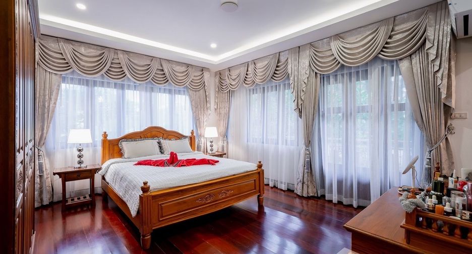 For sale 5 bedrooms villa in Hua Hin, Prachuap Khiri Khan
