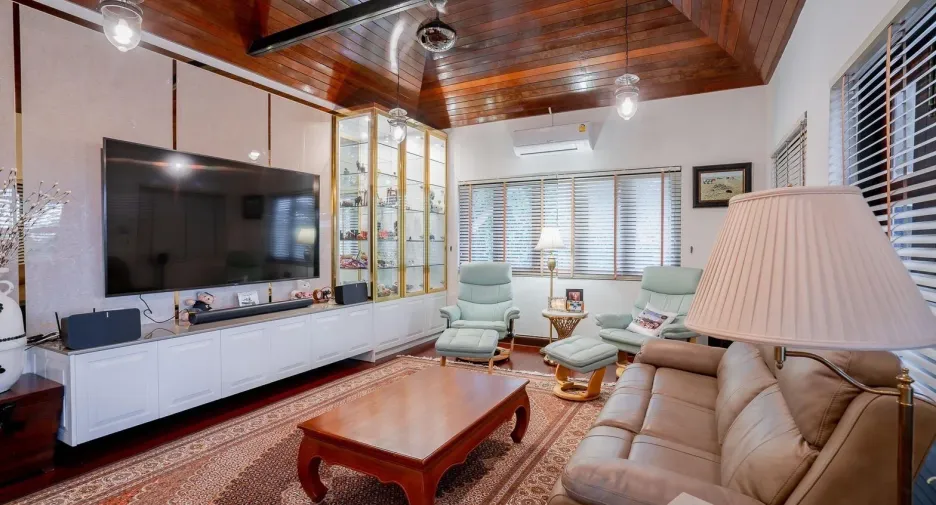 For sale 5 bedrooms villa in Hua Hin, Prachuap Khiri Khan