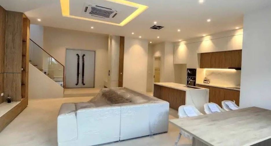 For sale and for rent 3 bedrooms villa in Mueang Phuket, Phuket