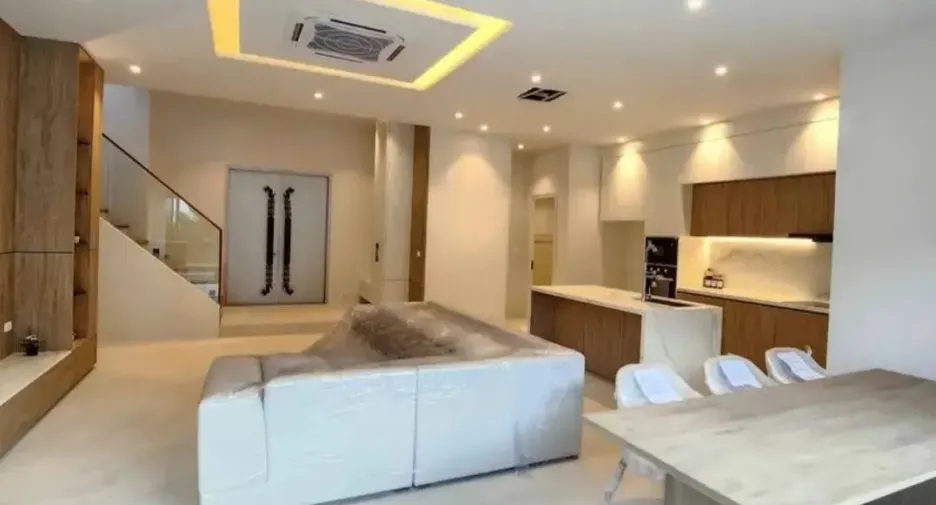 À vendre et à louer 3 chambres villa à Mueang Phuket, Phuket