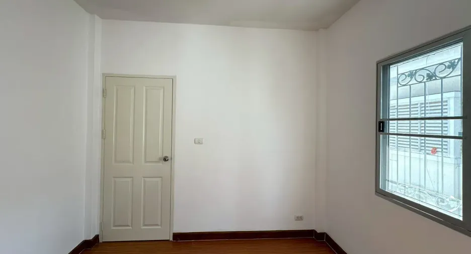 For sale 3 bedrooms townhouse in Pak Kret, Nonthaburi