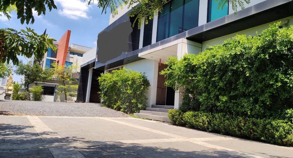 For sale 5 bedrooms house in Lat Krabang, Bangkok
