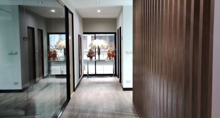 For sale 5 bedrooms house in Lat Krabang, Bangkok