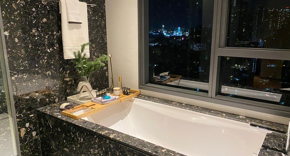 Wohnung zur Miete und zum Kauf mit 2 Zimmer in Khlong Toei, Bangkok